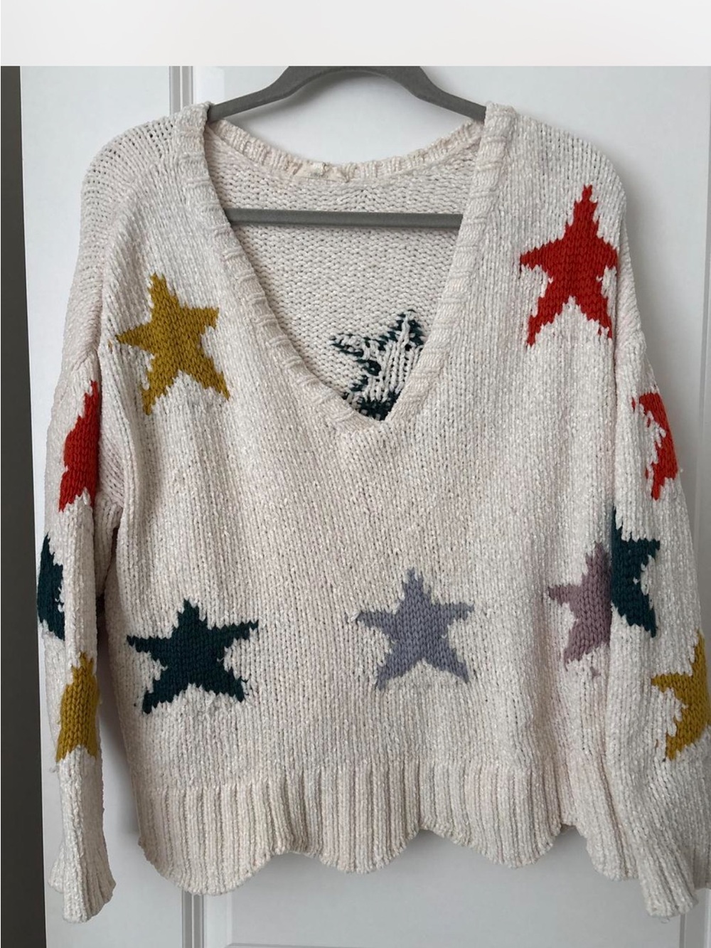 entro Cream V-Neck Sweater with Multicolor Stars